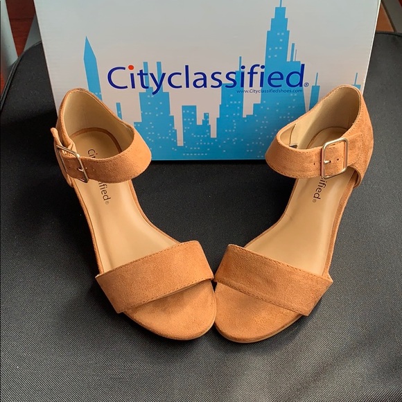 😍  City Classified Wedge Sandals 😍 - Picture 4 of 5